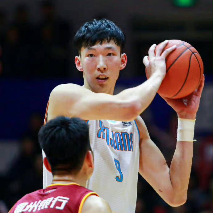 岳双腿间已经湿成一片视频